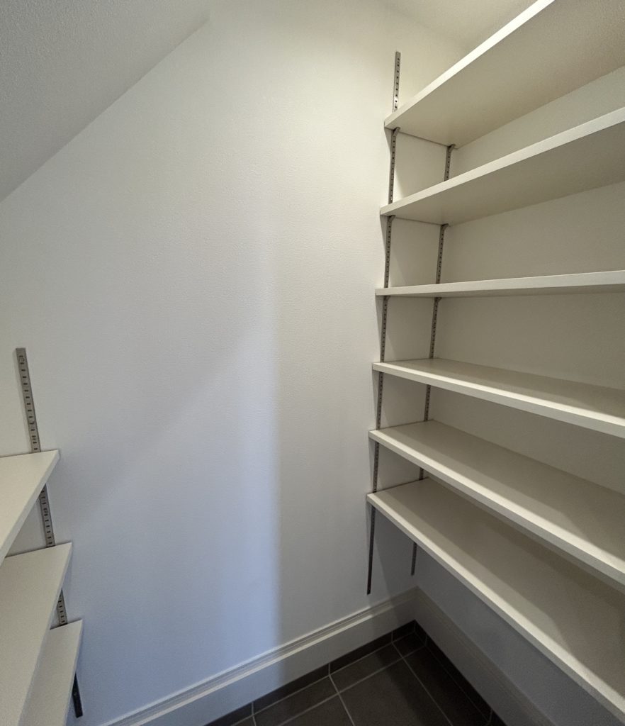 シューズインクローゼット（可動式棚）