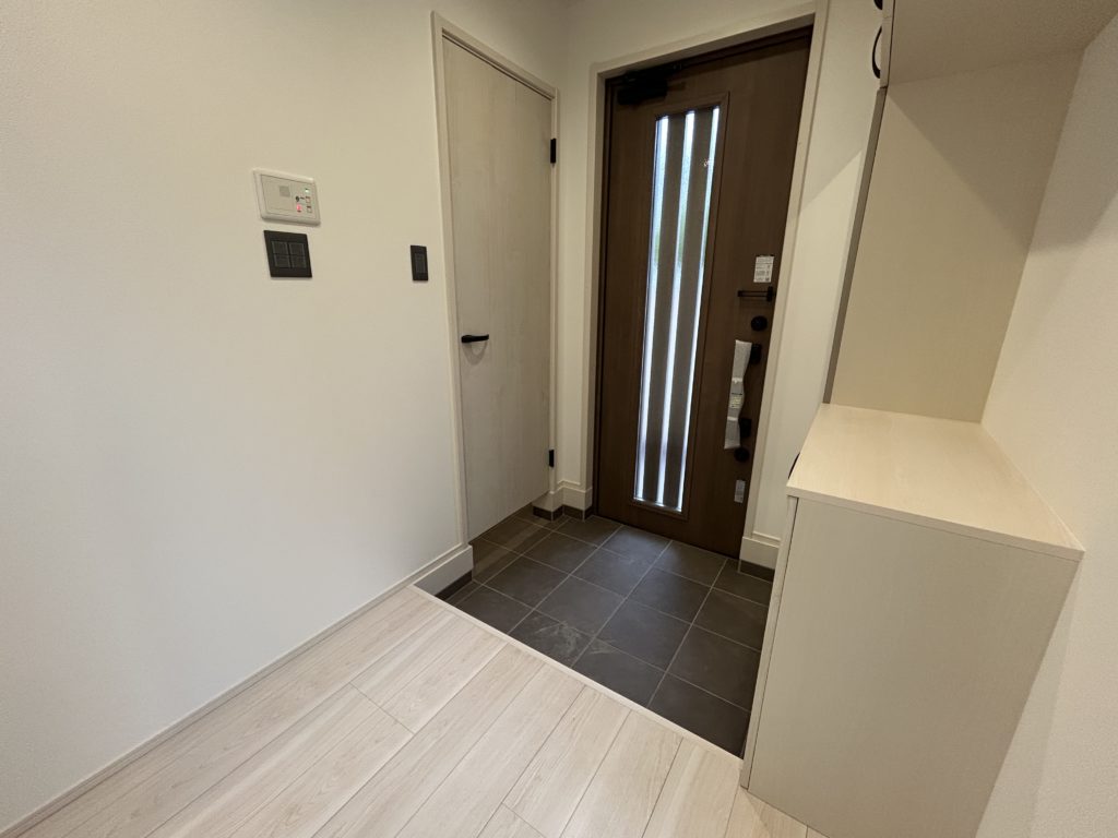 玄関（電子錠付き）